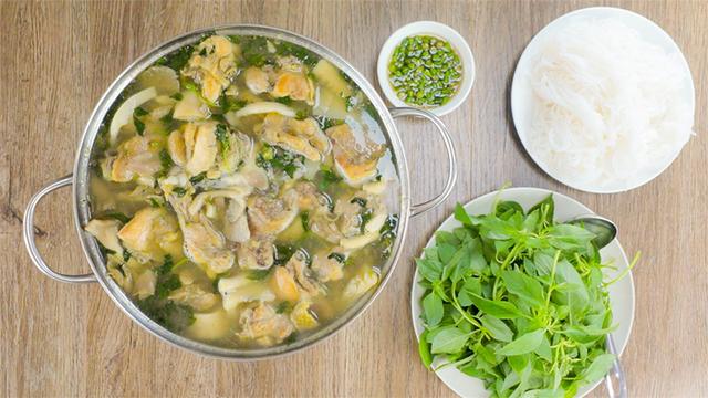Lẩu gà lá é: một món ăn truyền thống đậm đà hương vị Lẩu gà lá é: một món ăn truyền thống đậm đà hương vị